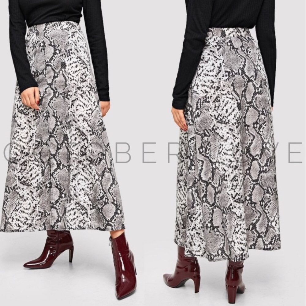 Snake Skin Patterned Skirt - Picture 3 of 3